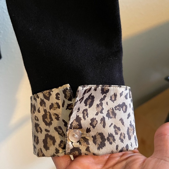 Sweater 😍 - Picture 2 of 10